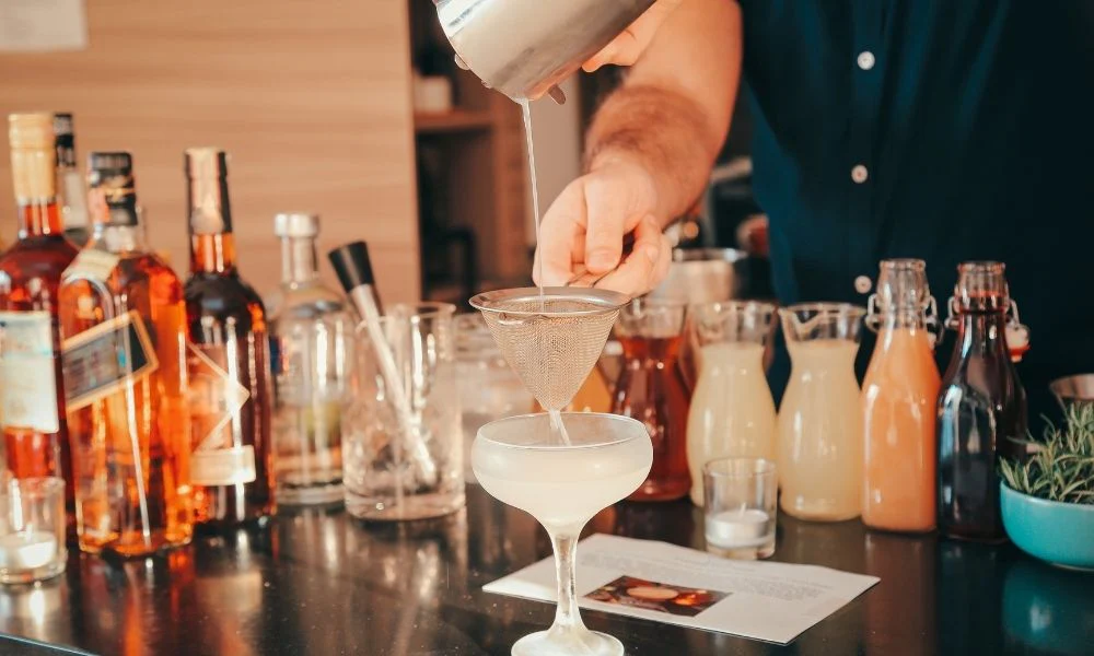 How to set up a self-serve cocktail bar for your event?