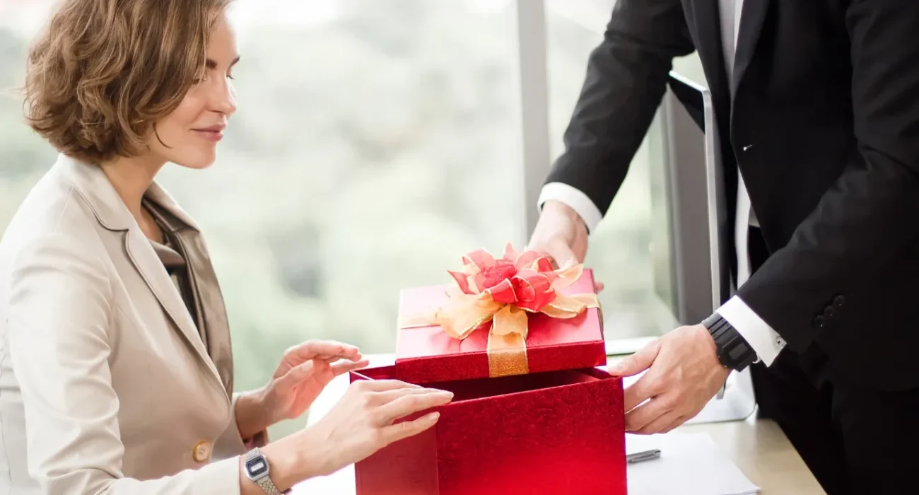 Corporate Gifting Etiquette: Dos and Don’ts When Sending Wine